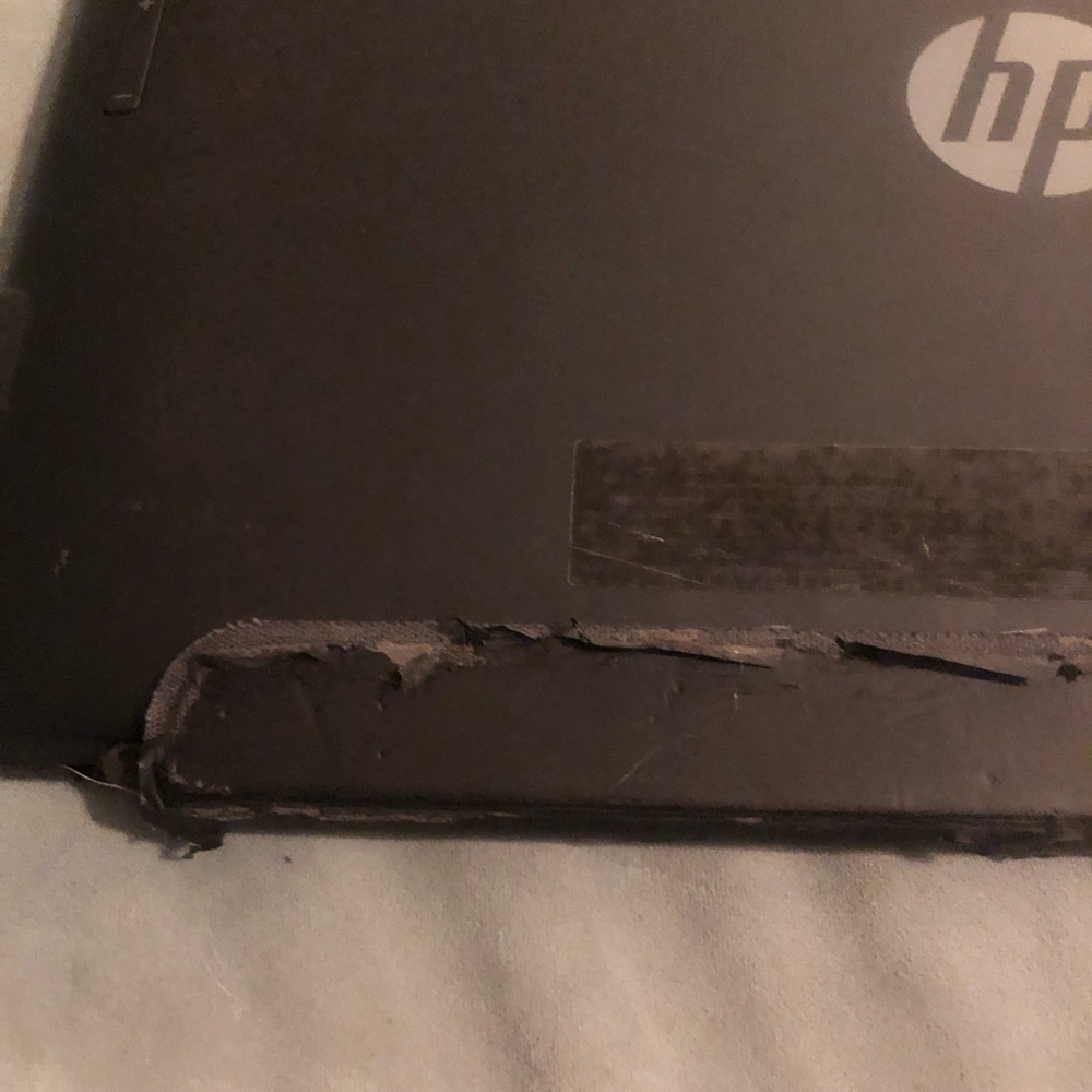 HP screen display with case and cable - Picture 3 of 8